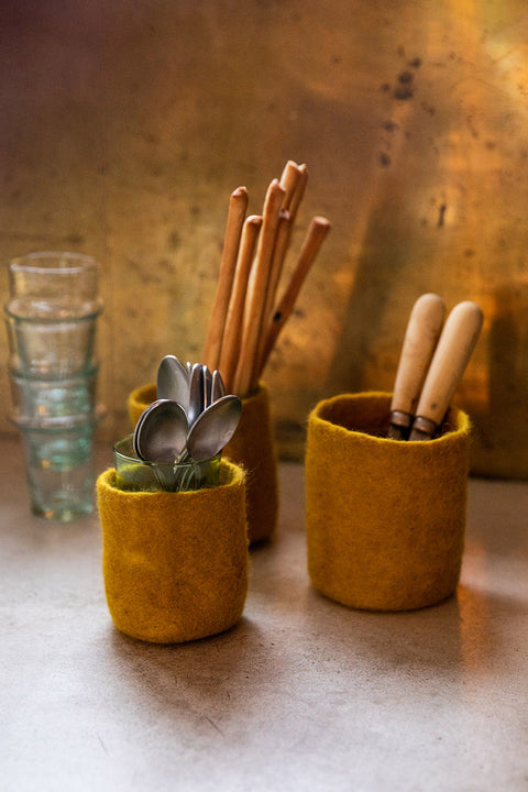Set of three pots